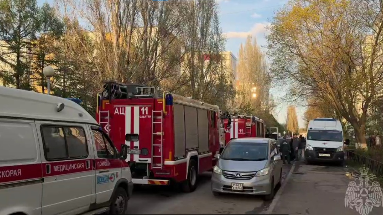 Спасено 2 человека, эвакуировано 10