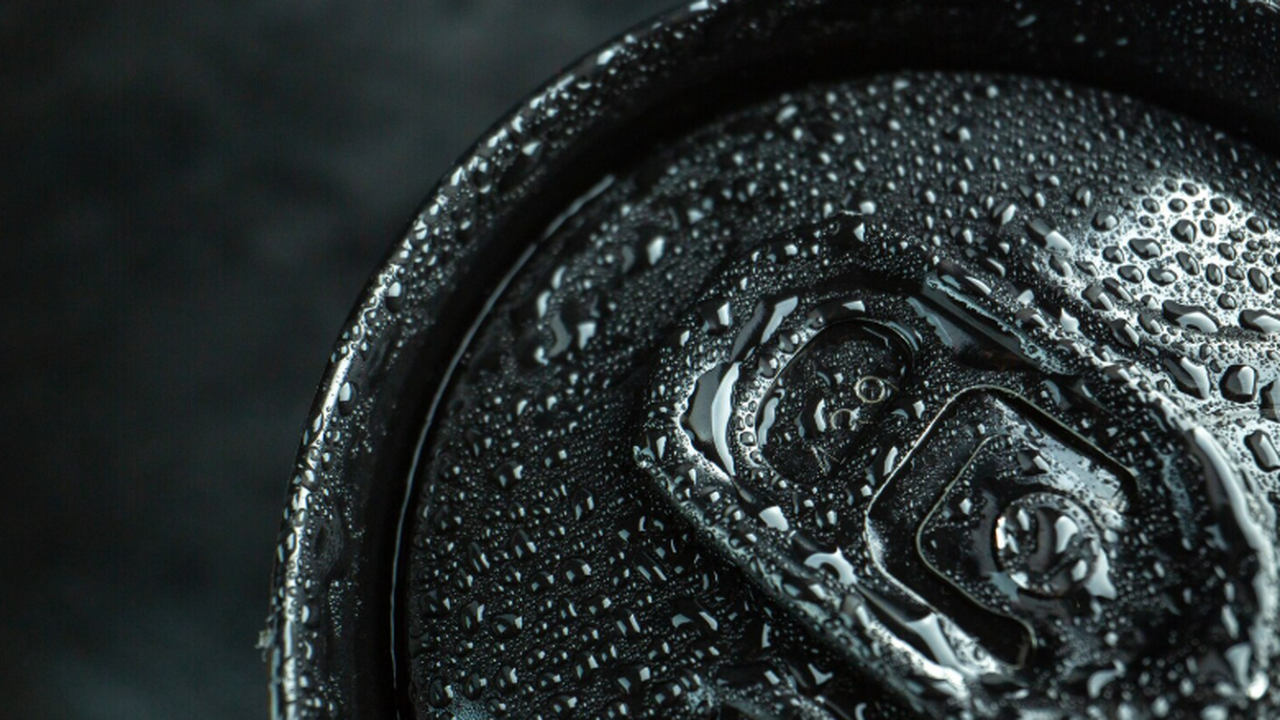 Самарский хирург предупредил о риске панкреонекроза из‑за энергетиков Употребление энергетических напитков способно п...