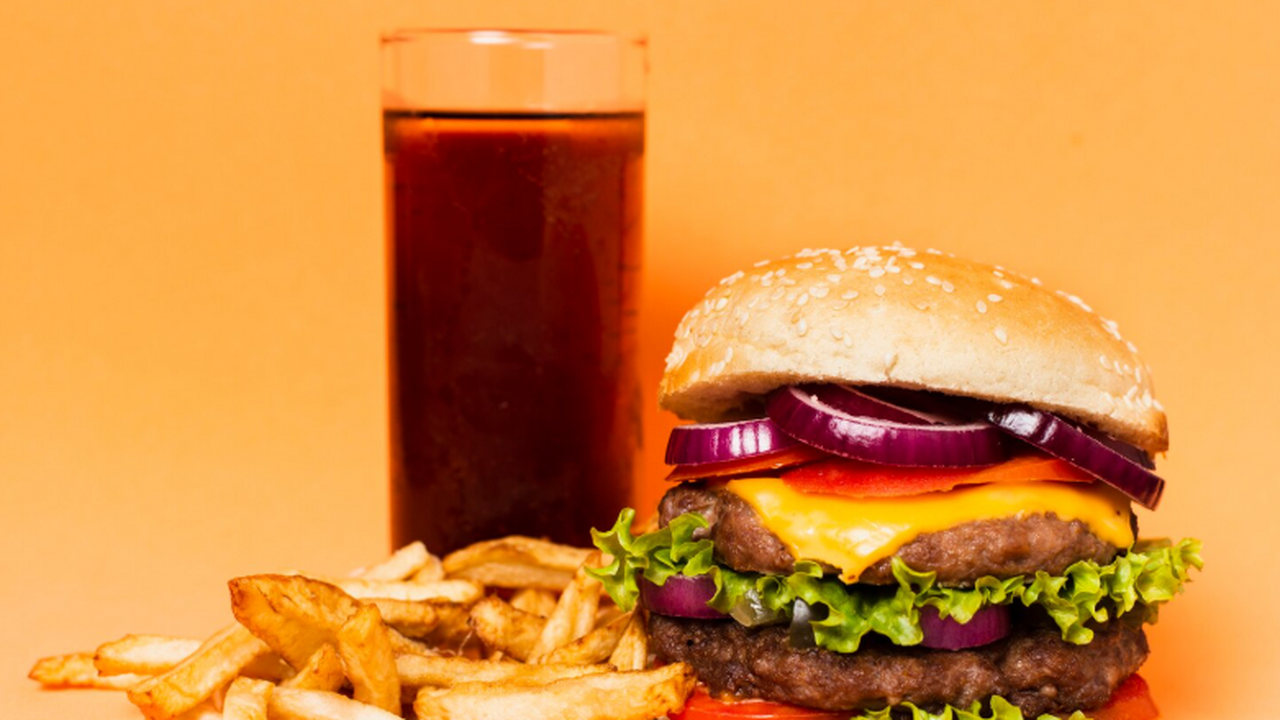 Врач Павлова: бургеры и кола связаны с риском депрессии Исследования показывают, что частое употреблени...