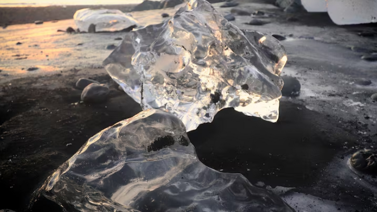 Климатологи объяснили, чем чревато в Арктике обращение вспять таяния льда Попытки искусственно восстановить лёд в Арктике...