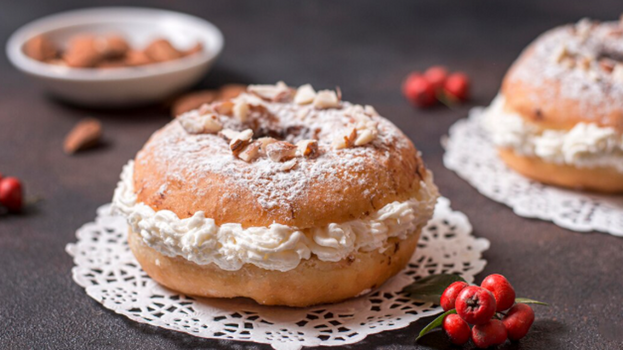 Семья подсела на эту вкуснятину: Творожные булочки «Лилии» с орехами и изюмом - просто и вкусно к чаю Булочки, ради которых хочется устроить семейное...