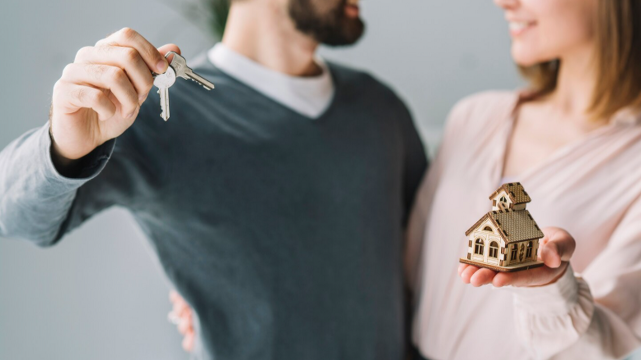 Подавляющее большинство россиян (87%) отложили ...