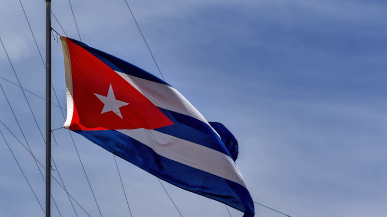 Российских туристов на Кубе переселяют из отеле...