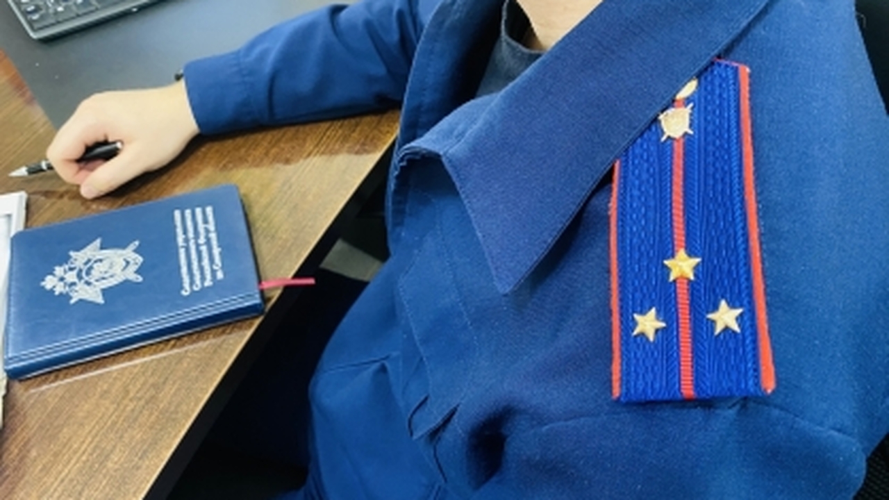 Женщине угрожали и повредили автомобиль