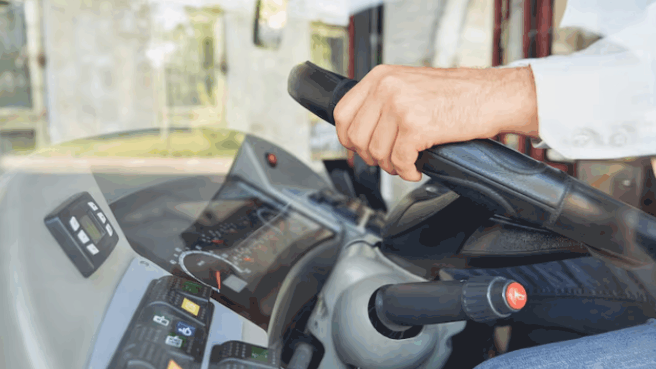 Поездка в Астану обернулась судом: туристам отк...