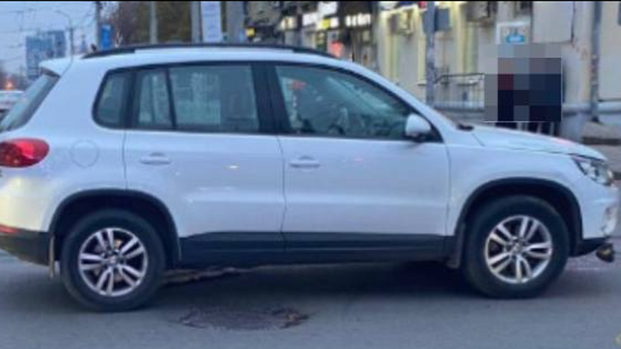 В Самаре водитель Tiguan не уступила дорогу при повороте на Масленникова В результате дтп два пешехода госпитализированы