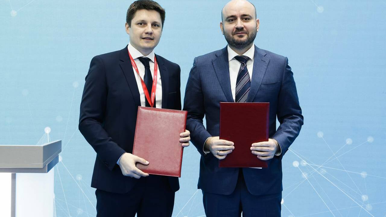 ПМЭФ – 2025: Губернатор Федорищев подписал соглашение о сотрудничестве с «Транспортом будущего» в сфере высоких технологий На площадке ПМЭФ-2025 губернатор Самарской обла...