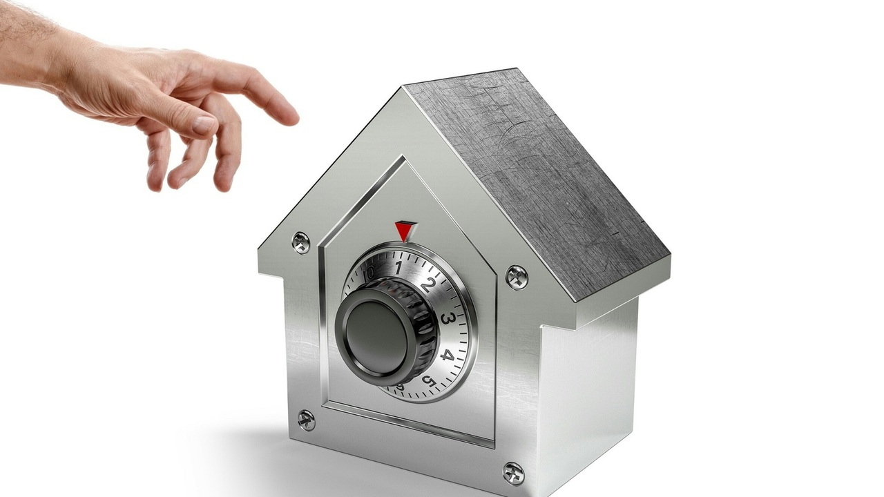 Обвиняемый, как считает следствие, присваивал ч...