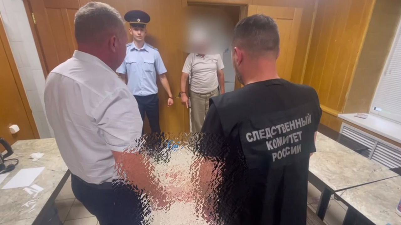 Пол стал алым: В Самарской области иностранец попался на бесчеловечном поступке В Самарской области иностранец получил 8 лет ко...