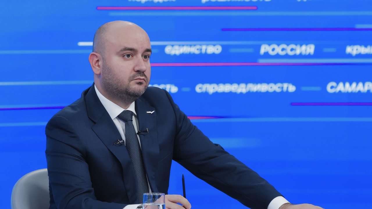 На прямую линию губернатора Вячеслава Федорищев...