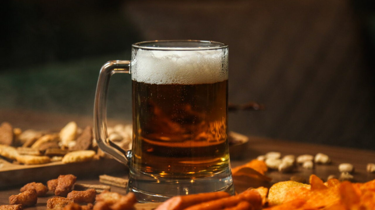 Пиво без последствий: ученые раскрыли секрет необычного напитка Помимо рецепта обогащённого пива, учёные УрФУ з...