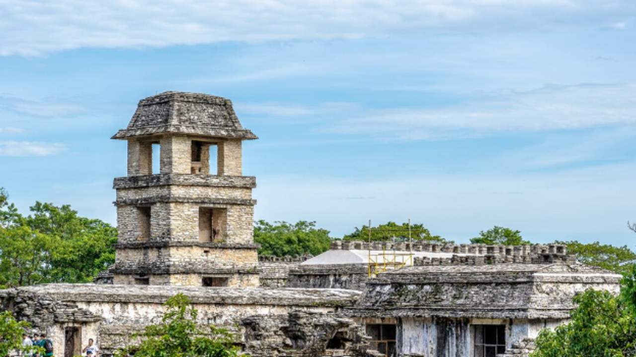 Открытие священной дороги в храмовом комплексе ...