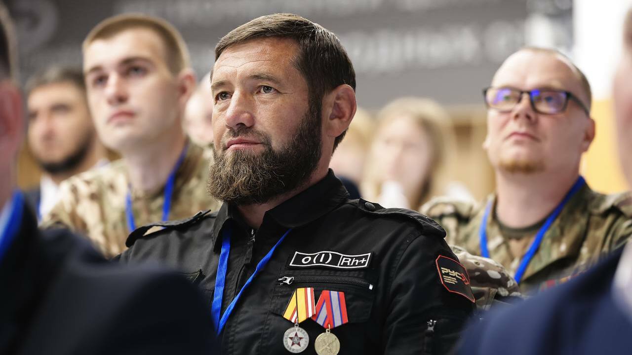 Вячеслав Федорищев встретился с участниками второго потока «Школы героев» Вячеслав Федорищев встретился с участниками «Шк...