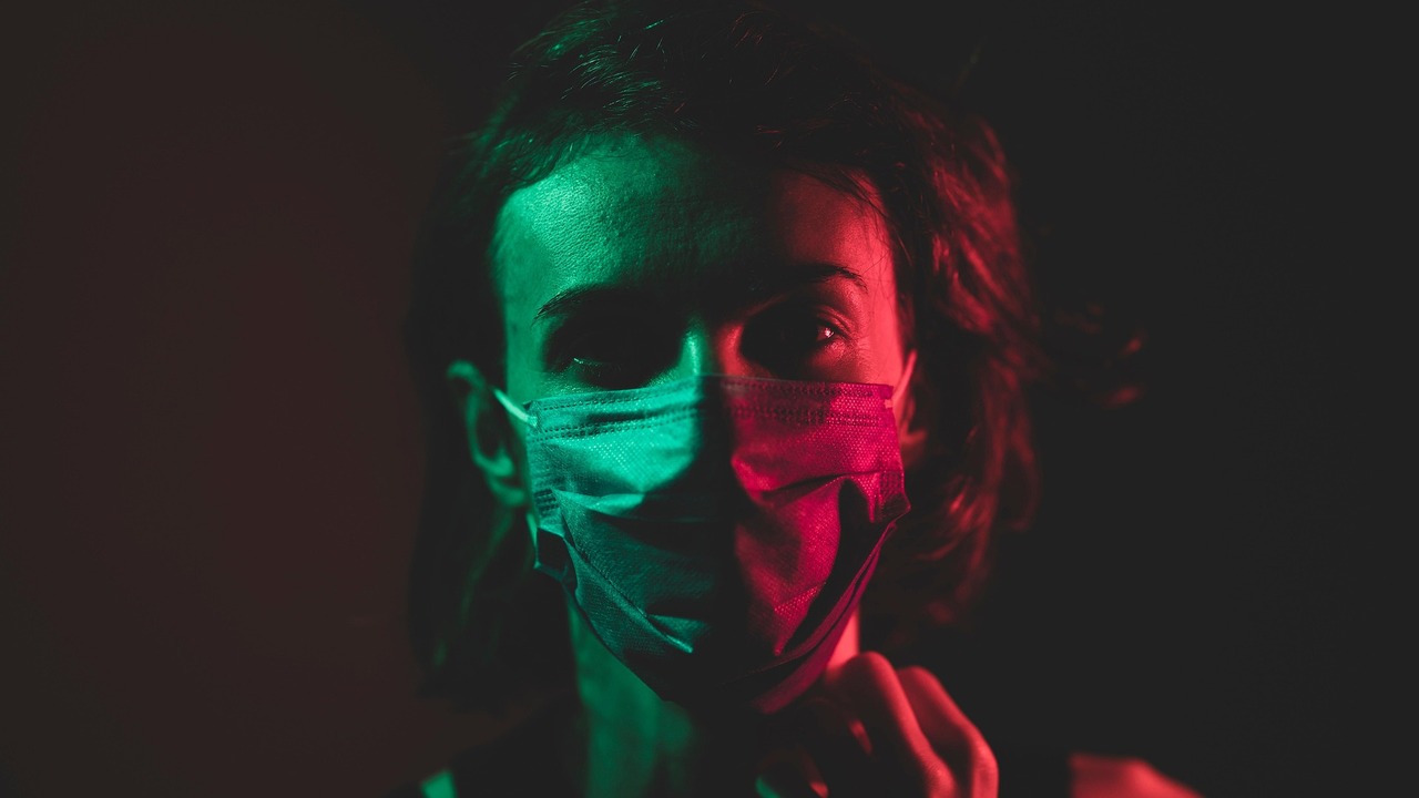 Врач объяснил радиус распространения вируса гриппа в воздухе При кашле вирус может распространяться на диста...