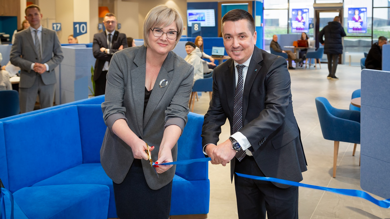 В центре Тольятти открылся флагманский офис ВТБ ВТБ открыл в Тольятти новый технологичный офис ...