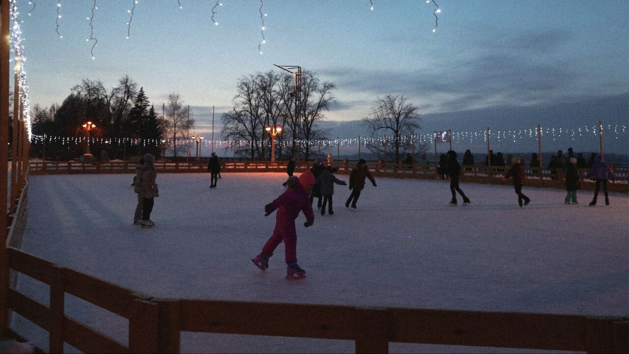 Новый каток у Некрасовского спуска открыли в Са...