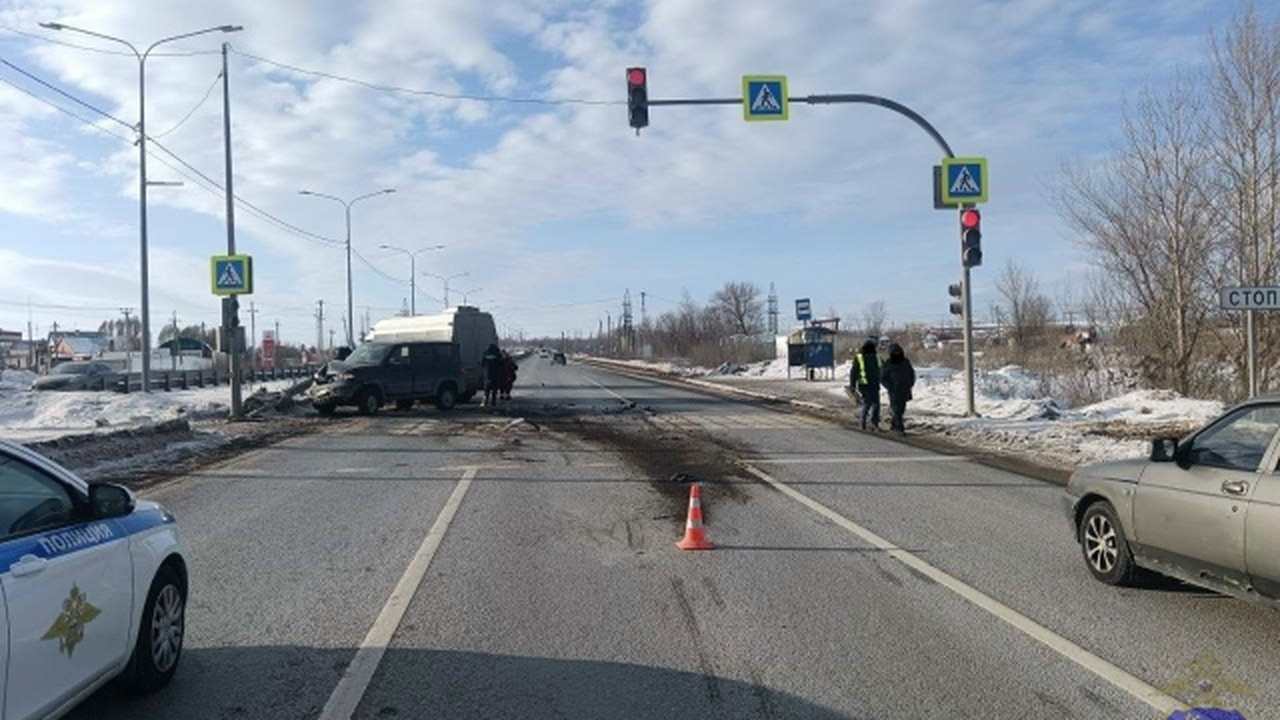 На дороге Самара – Бугуруслан 28 января произошло ДТП с автобусом и УАЗом В Кинельском районе на трассе Самара – Бугурусл...