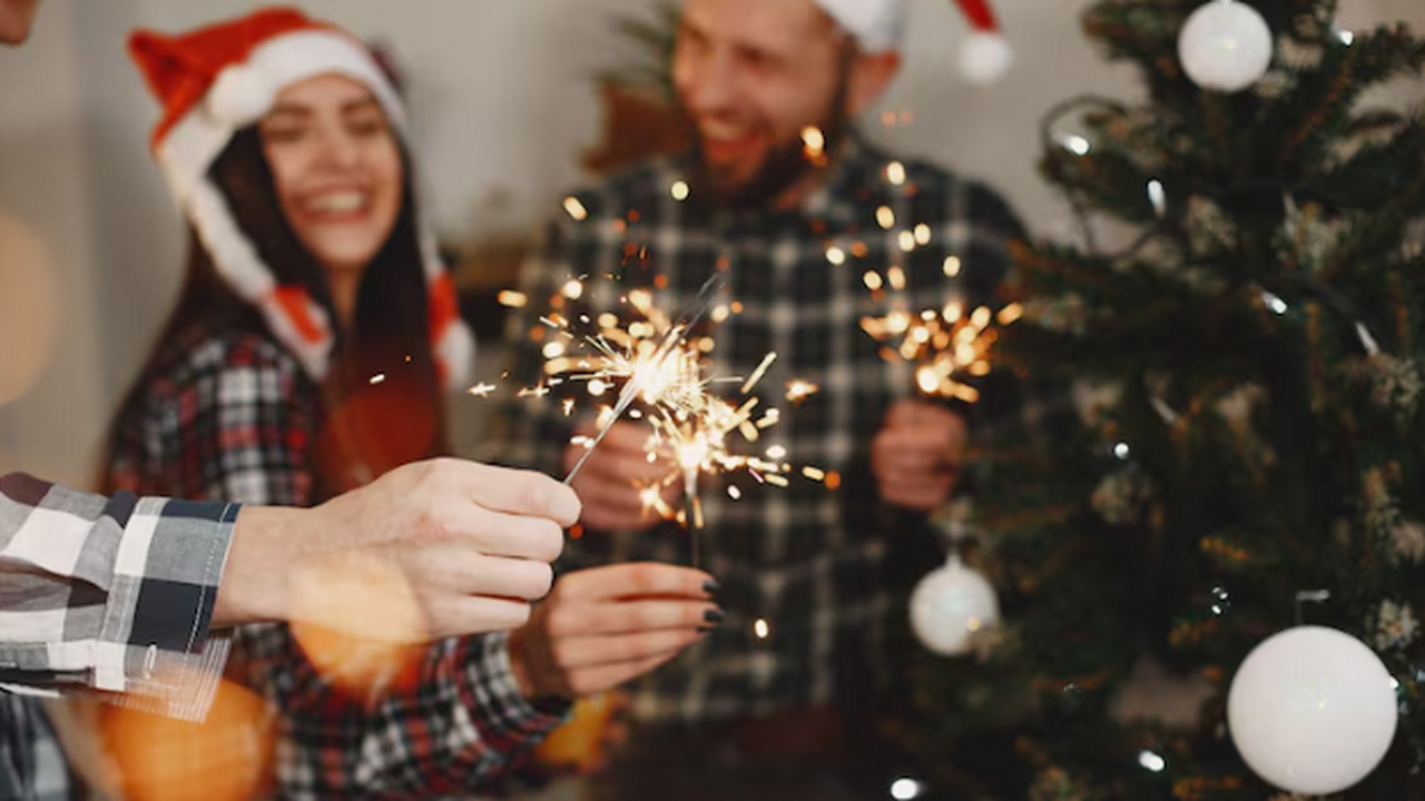 Перед зимними праздниками многие культуры прово...