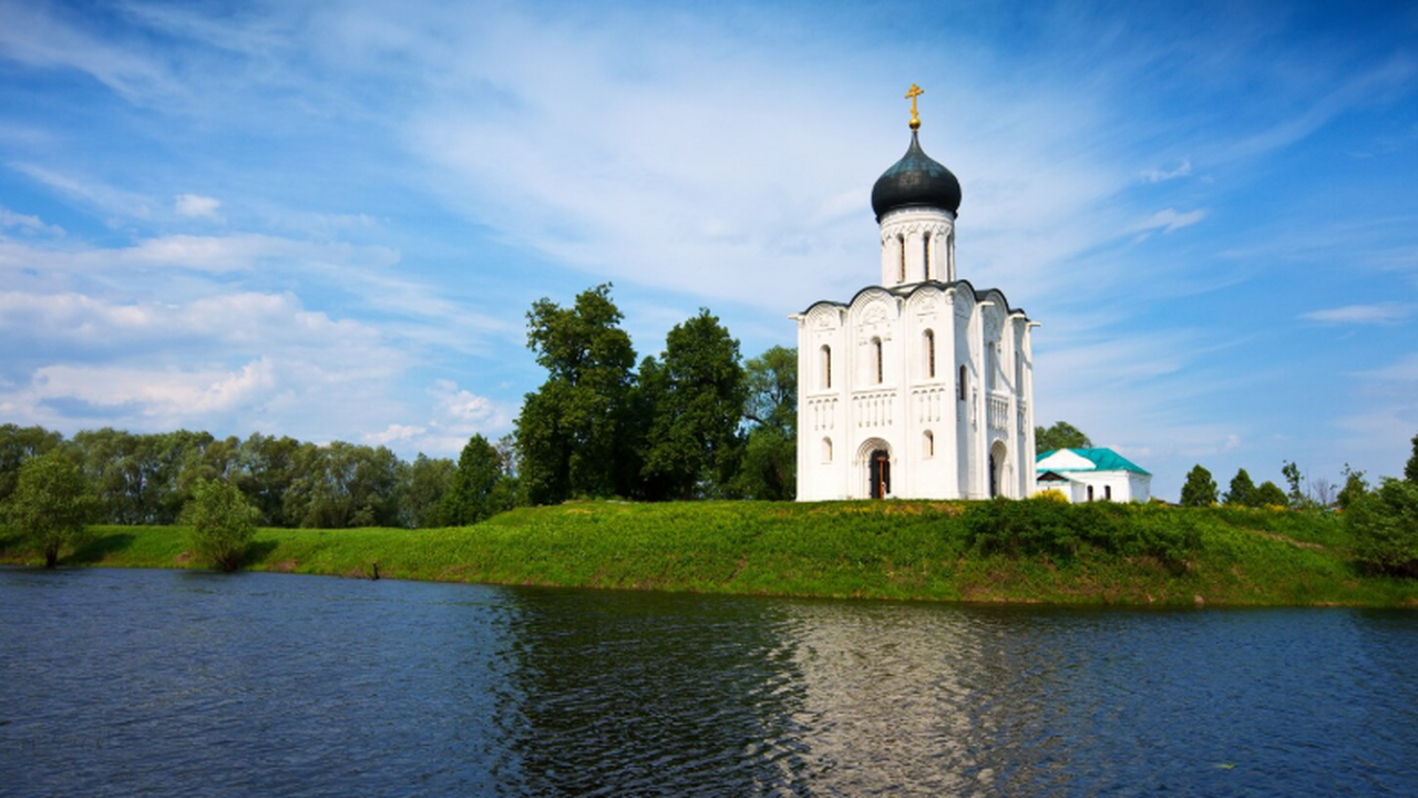 В РПЦ напомнили: «Бог» в зависимости от контекста пишут с прописной буквы Представители Русской православной церкви проко...