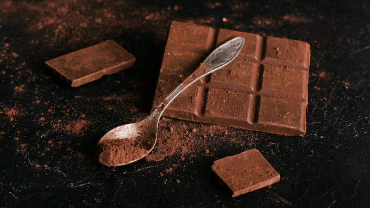 Теобромин ведет борьбу со старением: шоколад замедляет биологический возраст Темный шоколад, богатый какао, может быть связа...