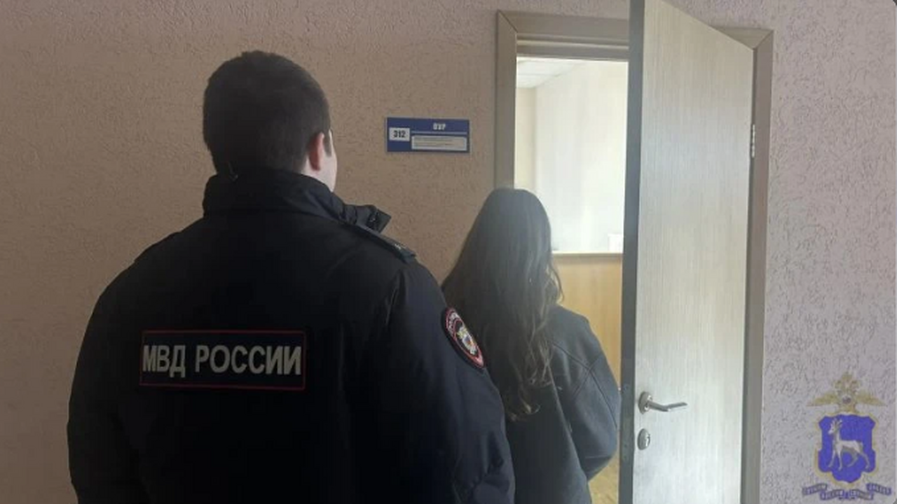 Курьера мошенников задержали в Самарской области после обмана пенсионеров Её задержали у банкомата в момент перевода похи...