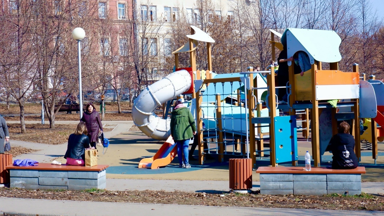 В Тольятти возле Дома офицеров открылась новая детская площадка На встрече с женами бойцов спецназа было высказ...