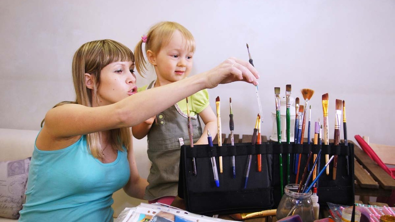 Школьники и волонтеры Самарской области отправят в зону СВО окопные свечи и детские рисунки Их сделали юннаты эколого-биологического центра...