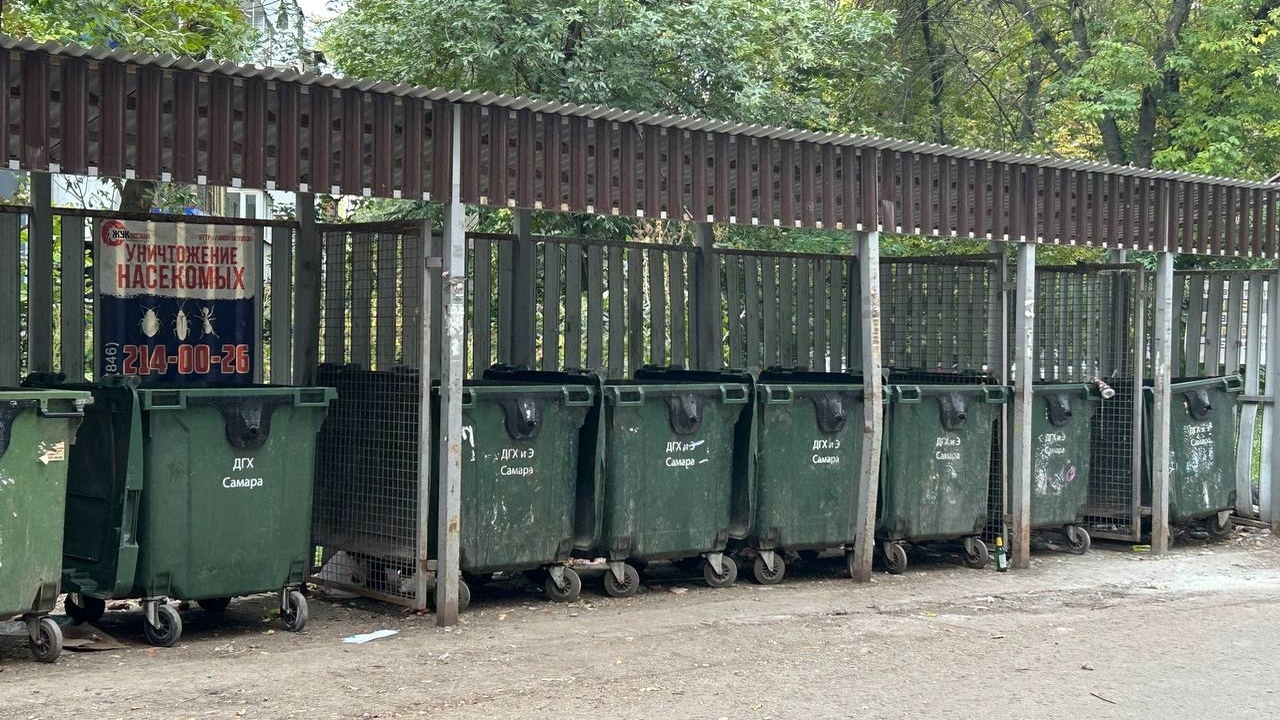 Москве разрешат ставить мусорные баки ближе к домам при согласовании В Госдуме обсуждаются поправки к закону об обра...