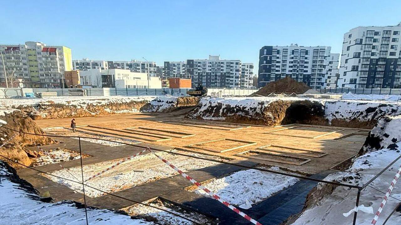 Стройплощадку посетил министр строительства Але...