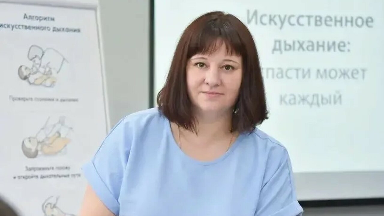 До этого Елена Скугарева прошла специальное обу...