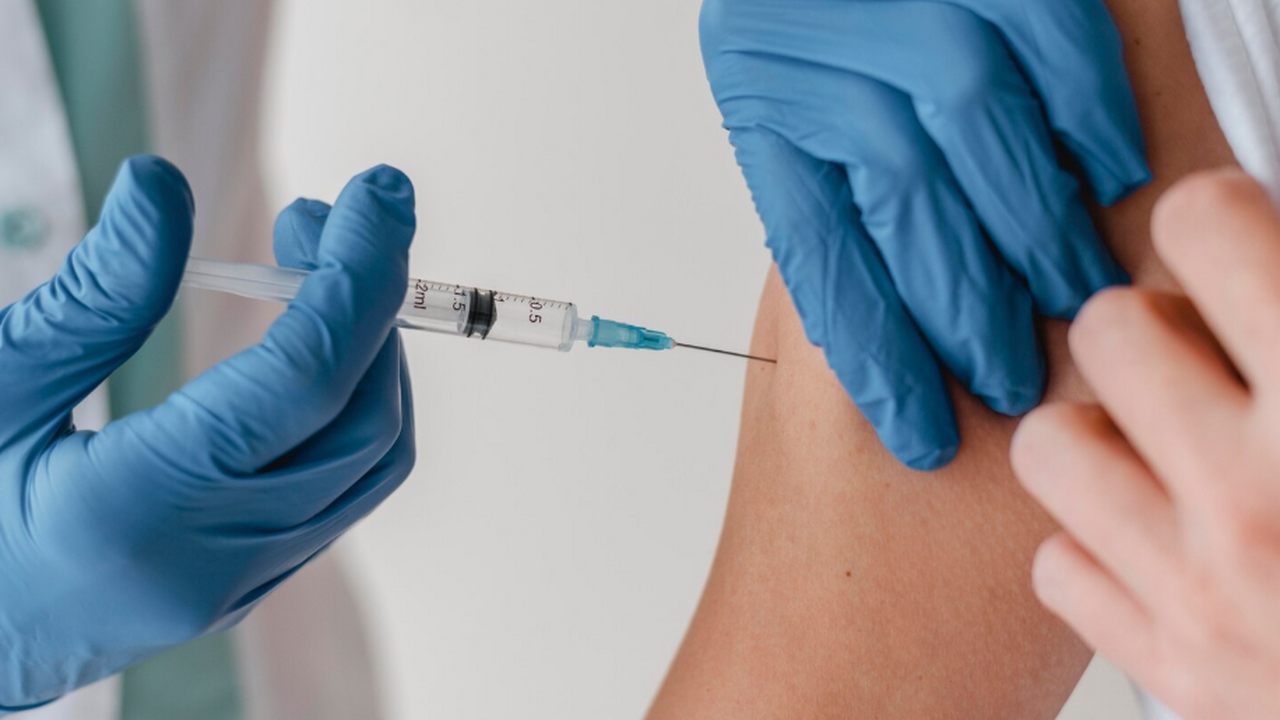 Бесплатная вакцинация от менингококка может поя...