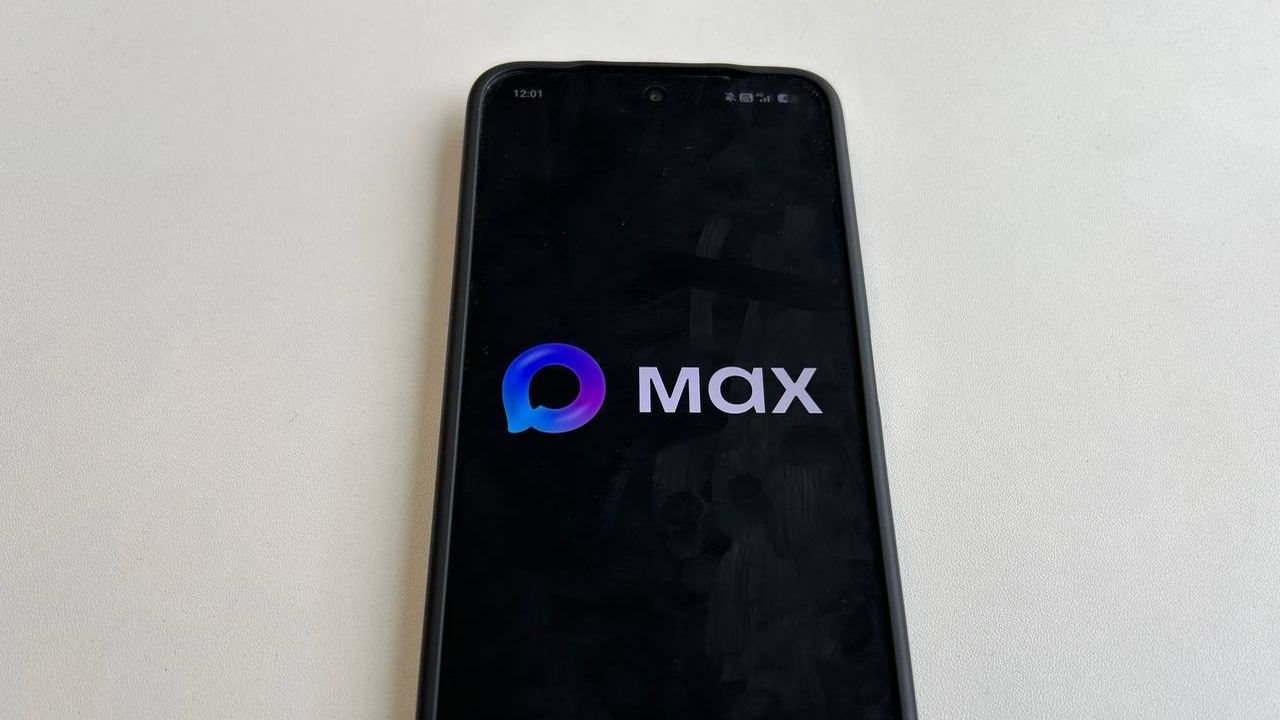 Пользователи iPhone не могут обновить мессенджер «Макс» Минцифры обсуждает с Apple вопрос восстановлени...