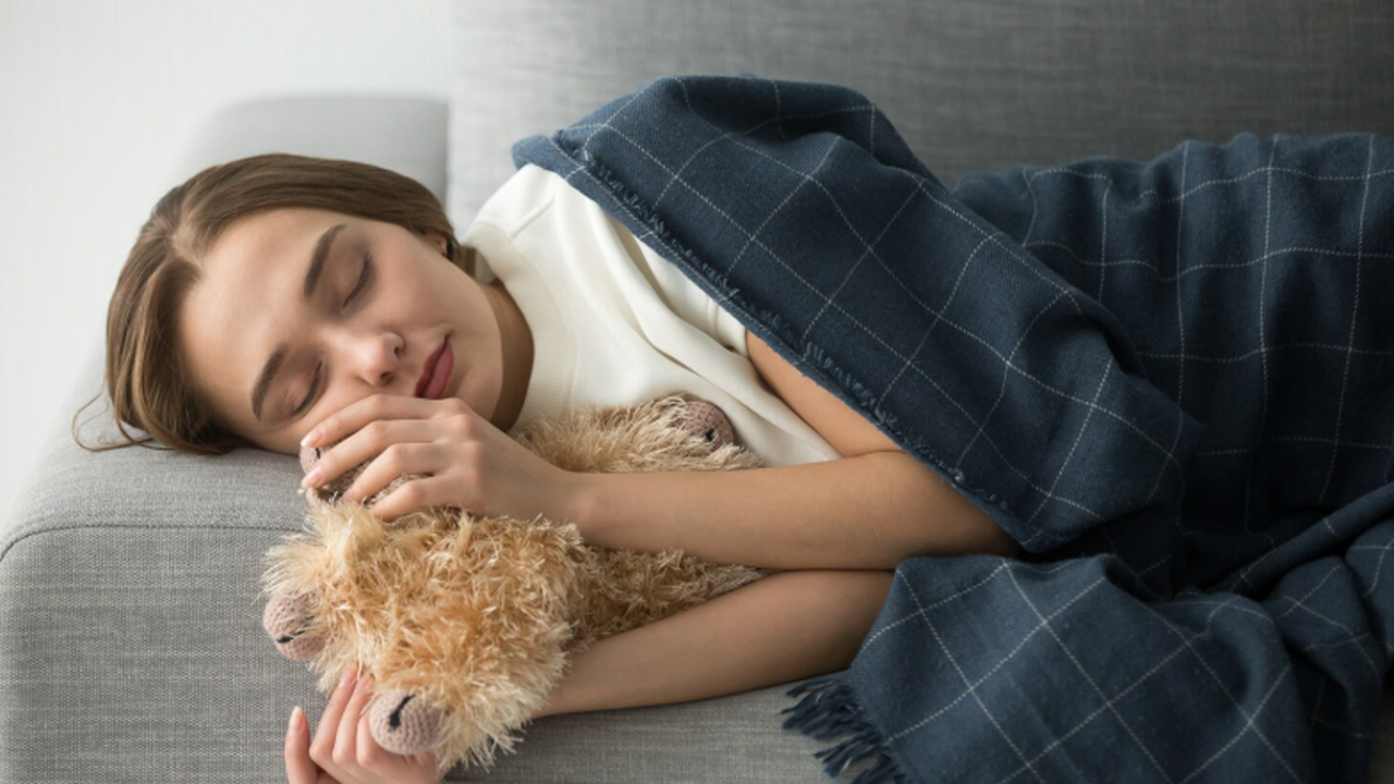 Сомнолог Саема Тахир и терапевт Энни Миллер объ...