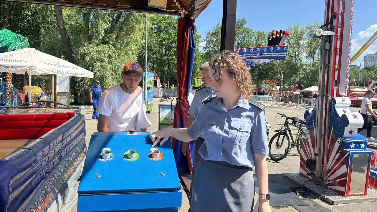 Гостехнадзор проверяет безопасность аттракционов в парках Самары летом Особое внимание уделяется предотвращению наруше...