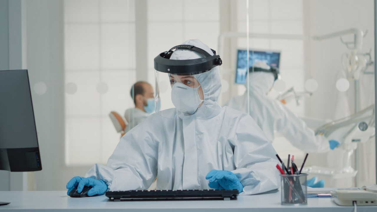 Коронавирус спустя шесть лет: врачи объяснили особенности нынешней болезни Шесть лет после начала пандемии врачи отмечают ...