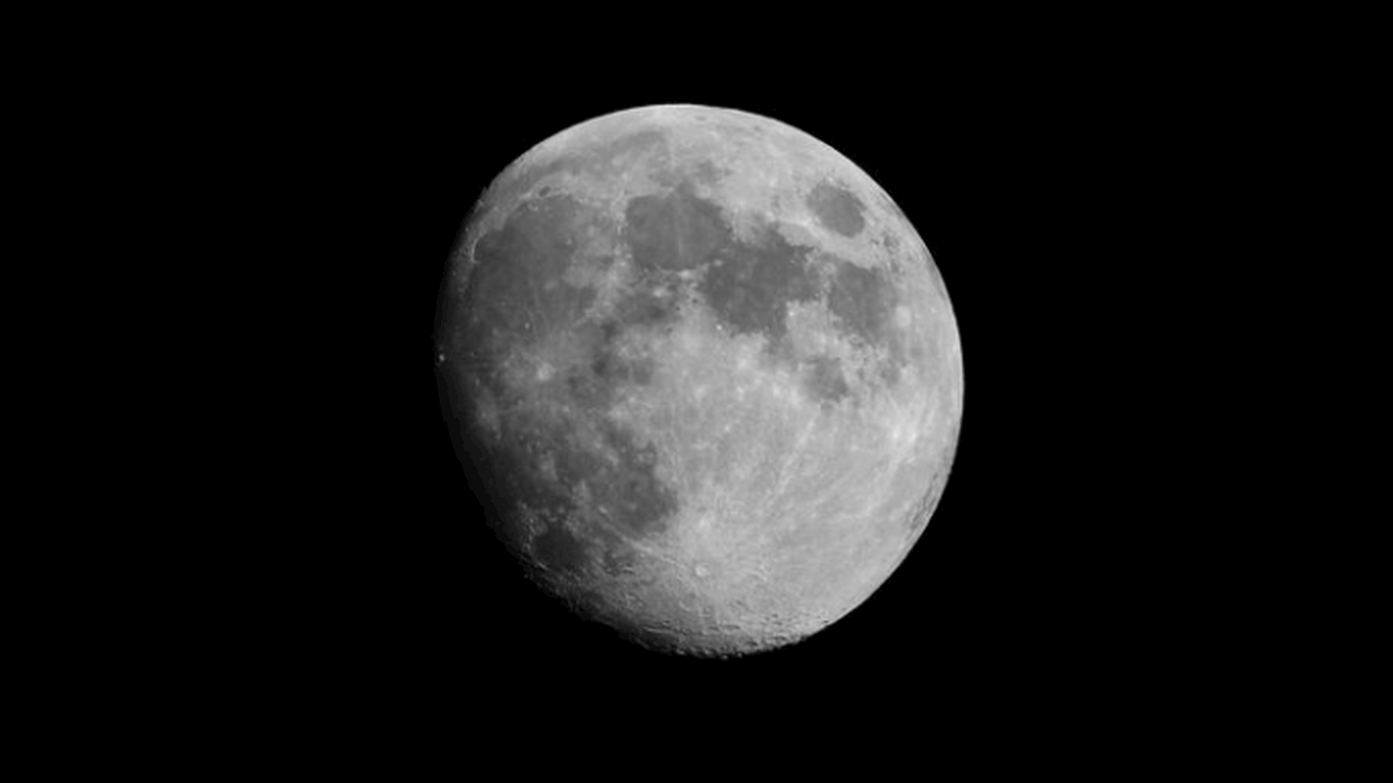 Фотография NASA с необычным объектом на Луне вн...