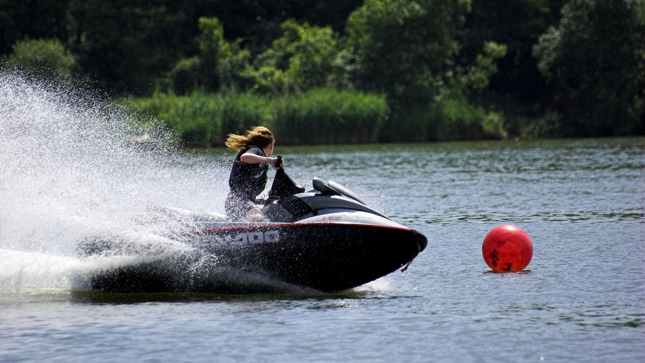 Минтранс СО: налог на мощные гидроциклы надо снизить с 375 до 100 рублей за л/с Это позволит вывести "из тени" около 800 гидроц...