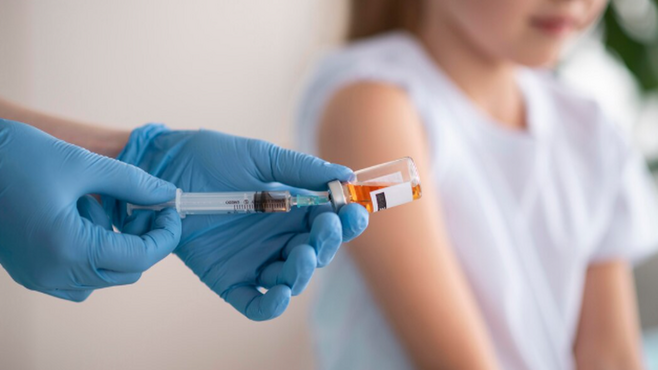 Власти рассматривают возможность включения вакц...