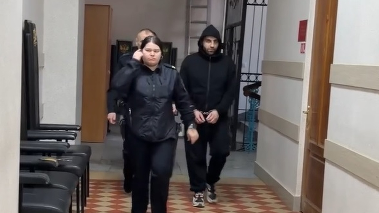 Производство наркотиков было организовано в сад...