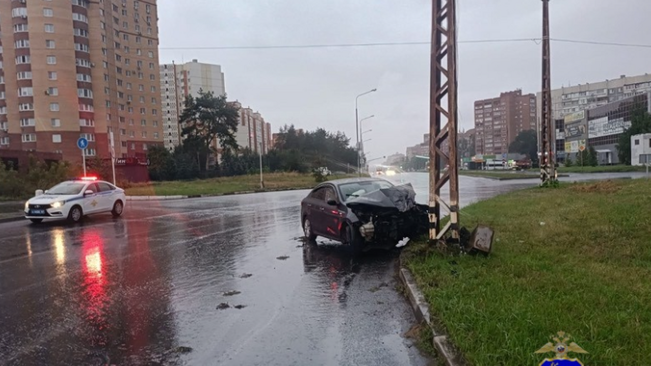 Трагедия в Тольятти: водитель оставил свою жизнь на столбе на улице 40 лет Победы Ночью в Тольятти водитель врезался в столб и по...