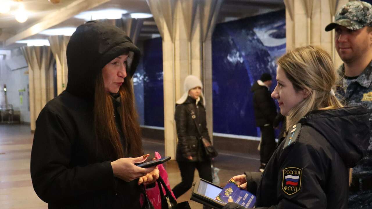 Акция «В Новый год — без долгов» выявила должников среди пассажиров метро Акцию в метрополитене провели сотрудники службы...