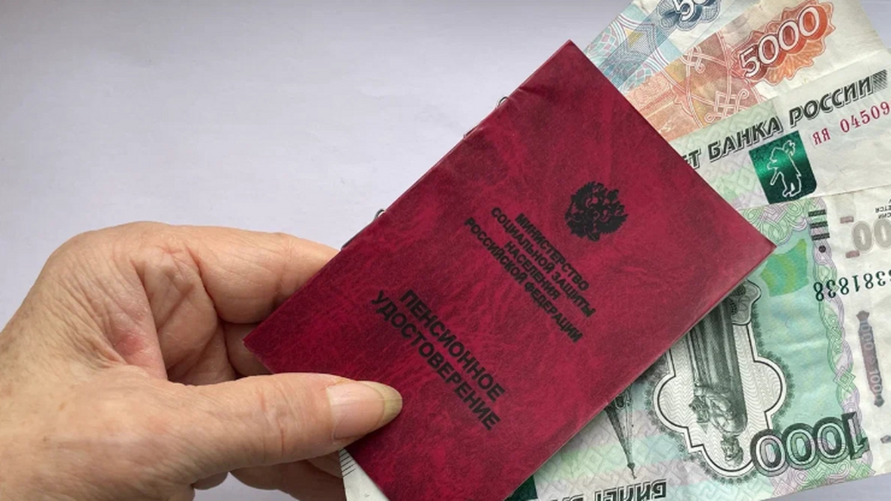 Пенсии в России с 1 января 2026: индексация 7,6...