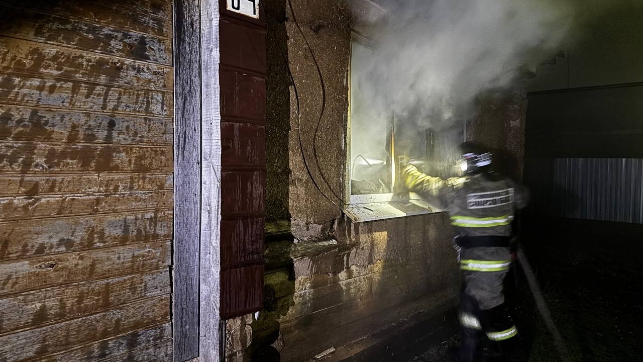 Горел жилой дом на площади 30 квадратных метров