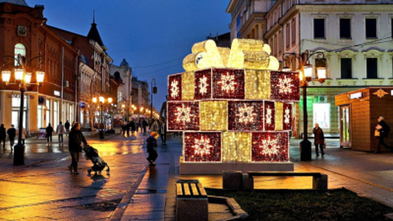 Более 1700 световых конструкций украсили Самару перед заливкой 100 катков Об этом рассказали в администрации областной ст...