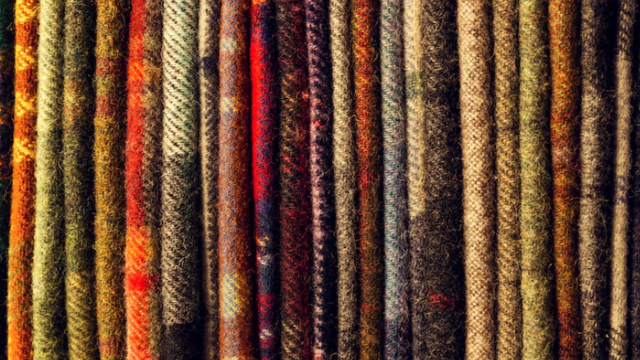 Исследование тканей возрастом около 2000 лет по...