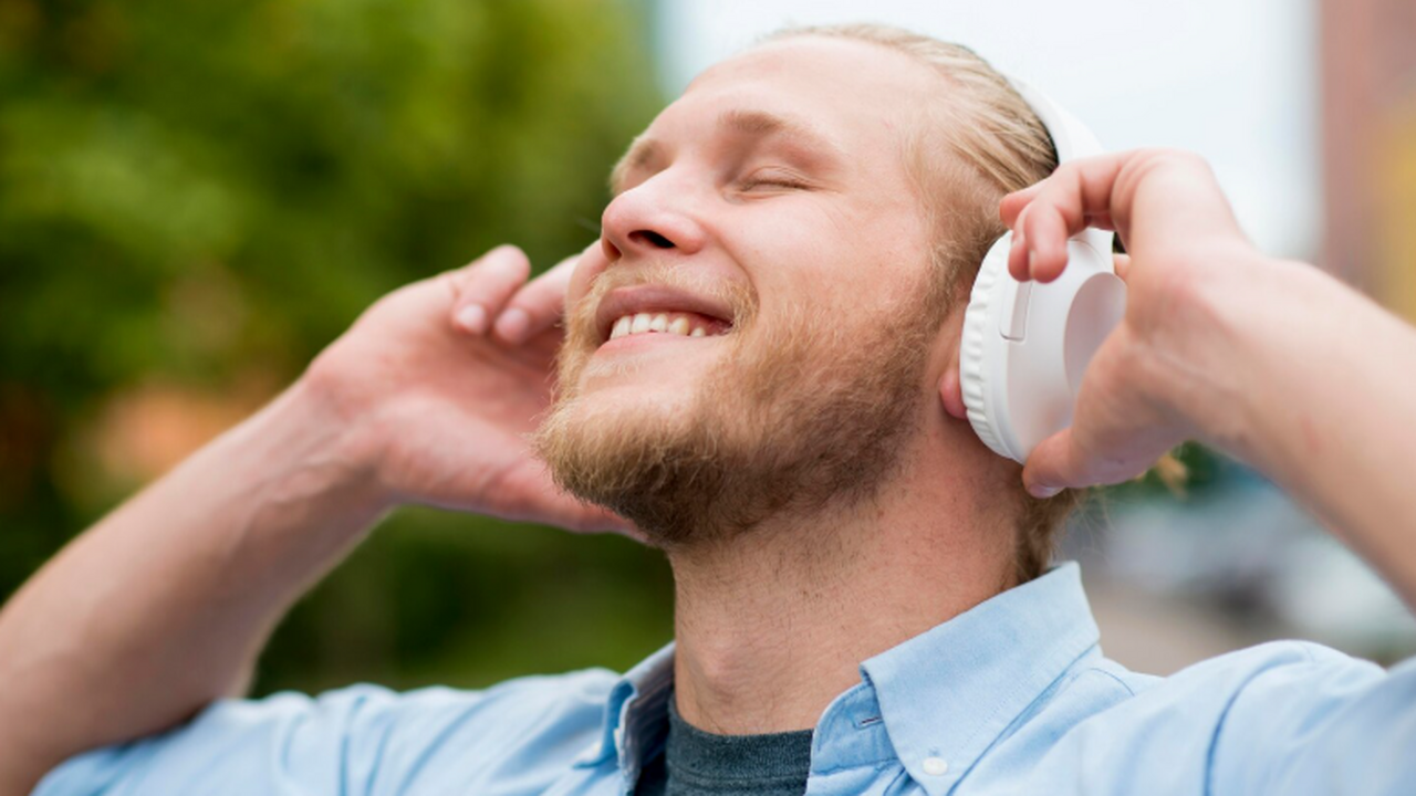 Apple Music вводит специальные теги для музыки,...