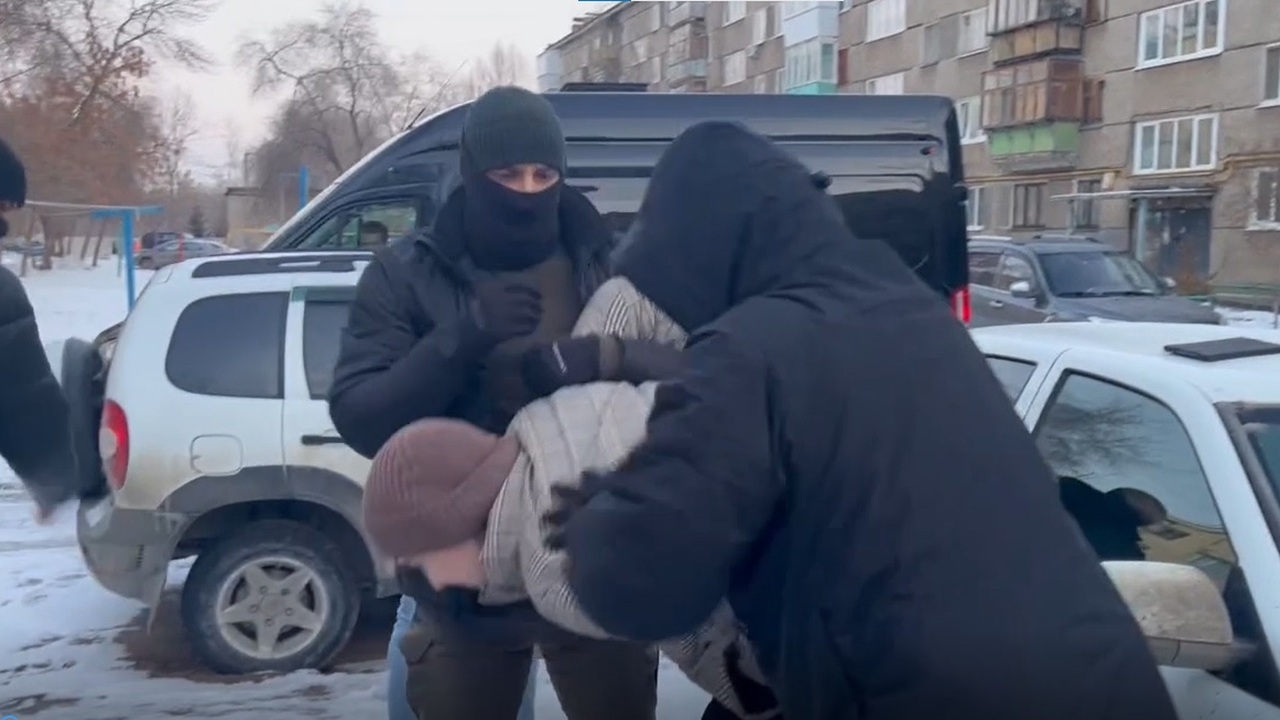 ФСБ показала видео задержания самарца, передавшего Украине данные для атак БПЛА Центральный окружной военный суд рассмотрел дел...