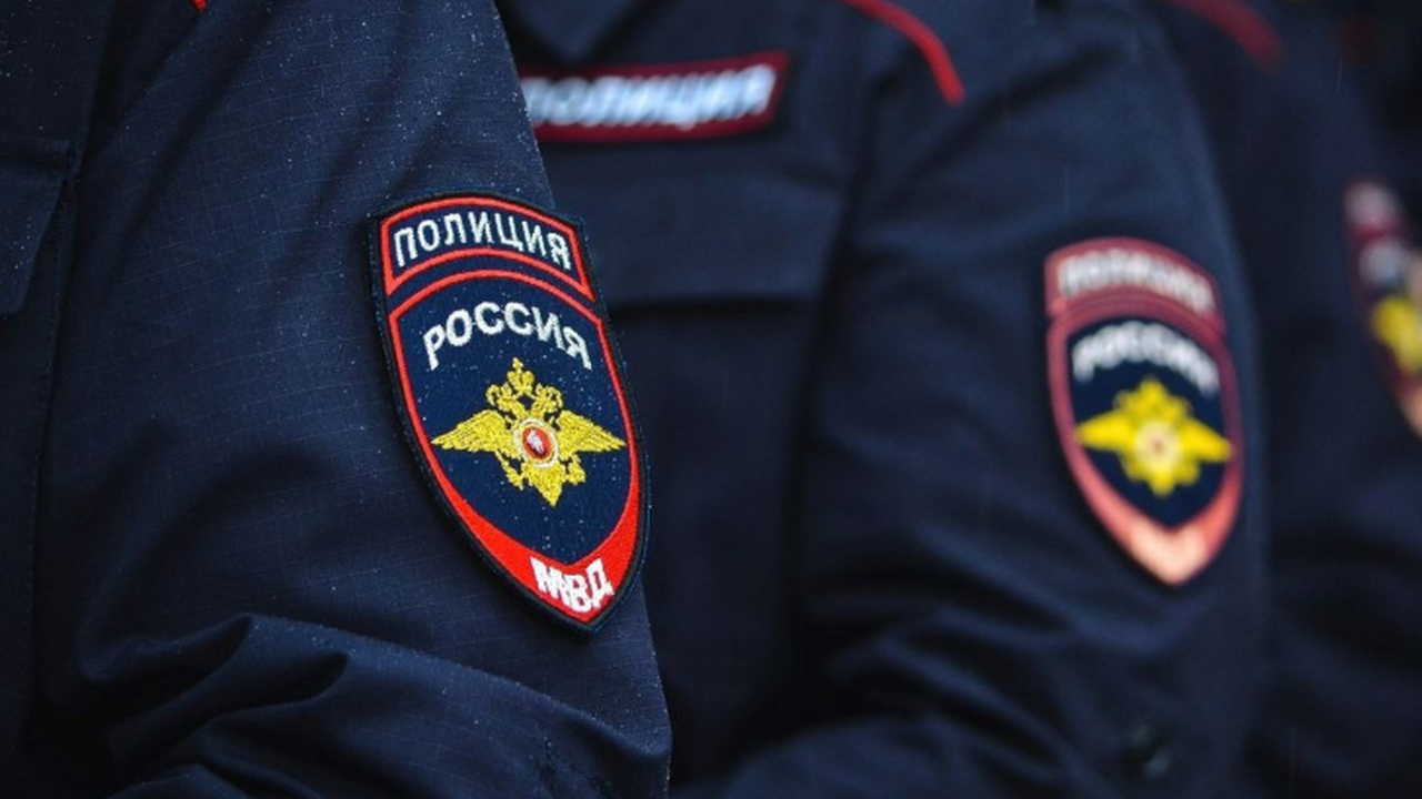 Помогать было некому. В Самарской области пассажирский автобус разлетелся о здание автосервиса В Самаре автобус без пассажиров врезался в здан...