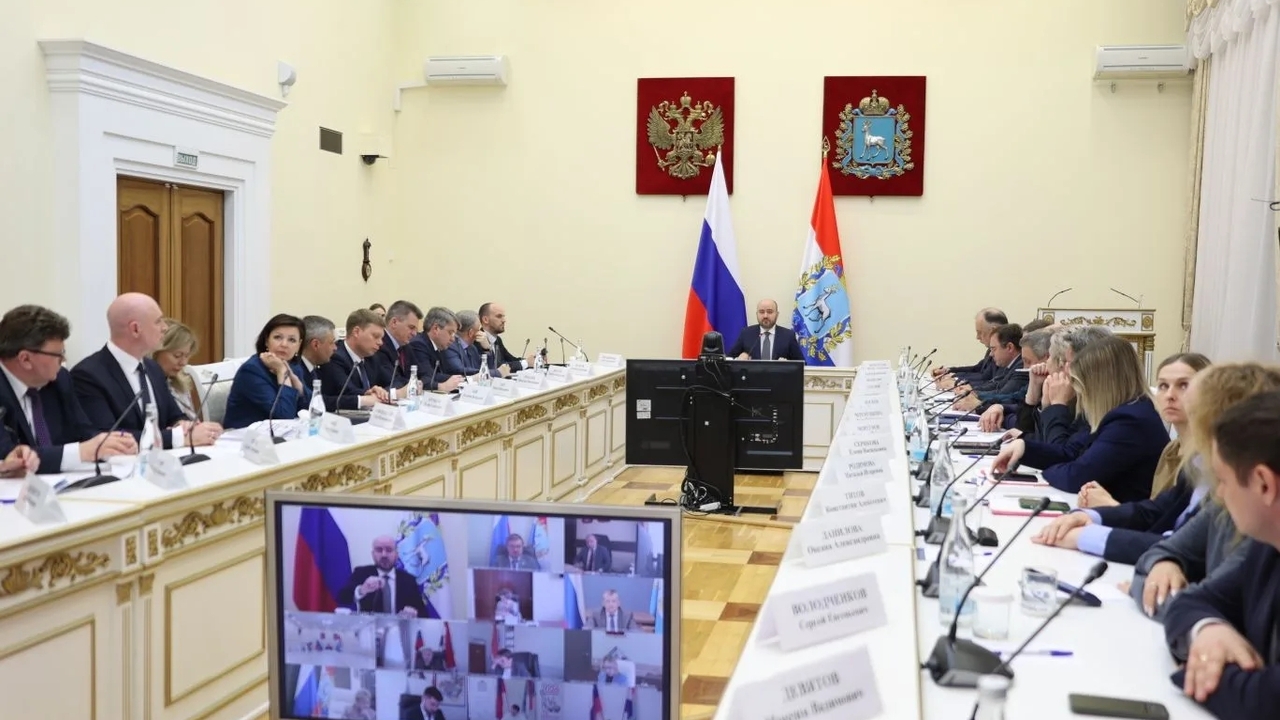 Вячеслав Федорищев рассмотрел обращения граждан на оперативном совещании в правительстве Ремонт больниц, навигация до Ширяево, решения п...