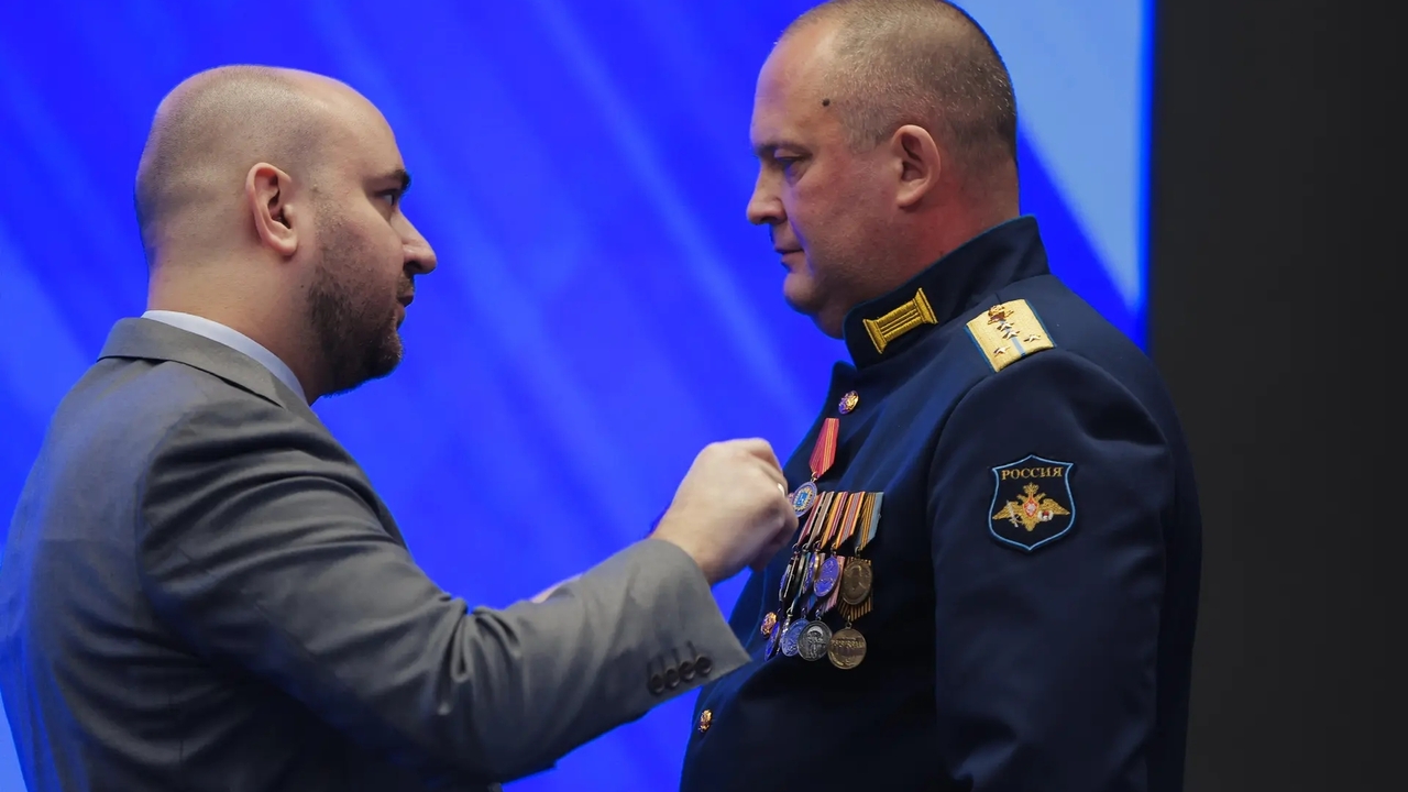 Депутат ГД Виктор Казаков и губернатор Вячеслав...